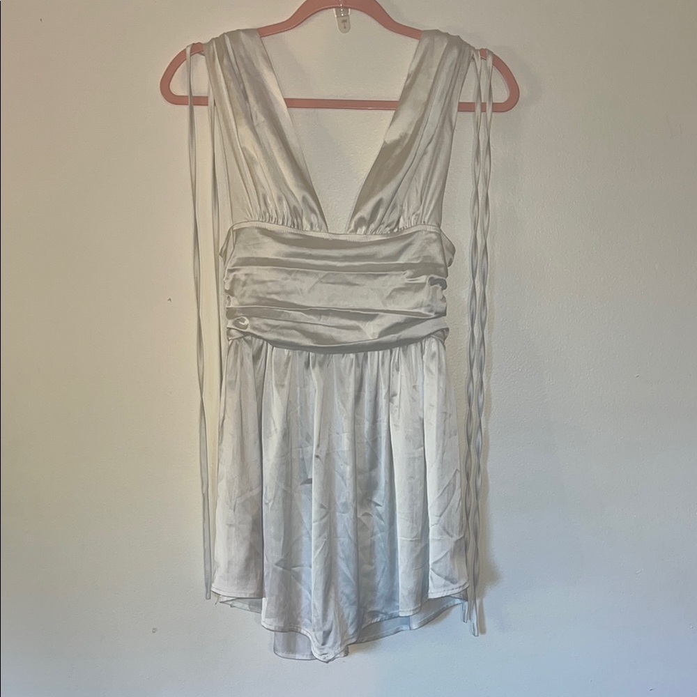 AVIMYA Elegant White Sleeveless Short Dress